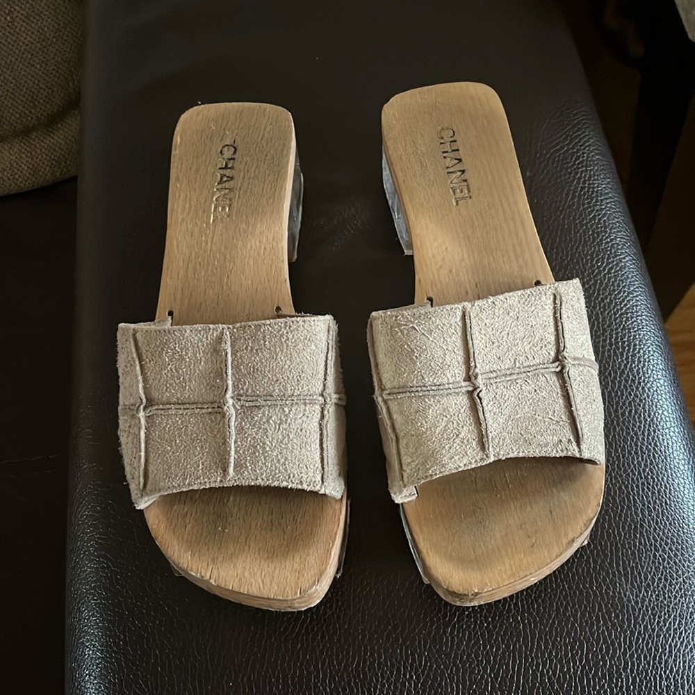 Chanel Shoes sz 39 beige suede wood clogs slides runway